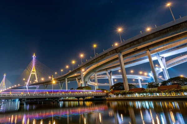 Bangkok Tailandia Diciembre 2021 Puente Colgante Bhumibol Cruza Río Chao — Foto de Stock