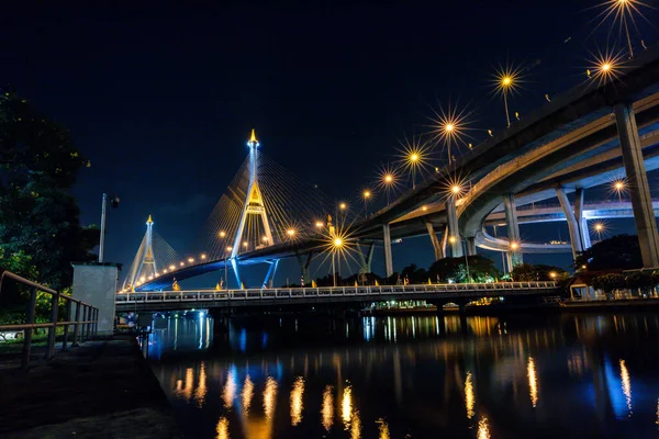 Bangkok Tailandia Diciembre 2021 Puente Colgante Bhumibol Cruza Río Chao — Foto de Stock