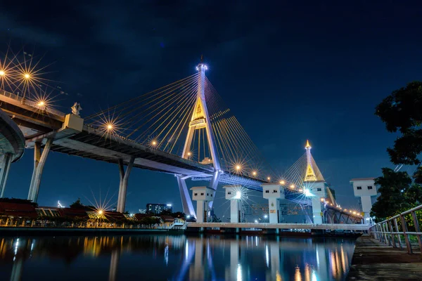 Bangkok Tailandia Diciembre 2021 Puente Colgante Bhumibol Cruza Río Chao — Foto de Stock