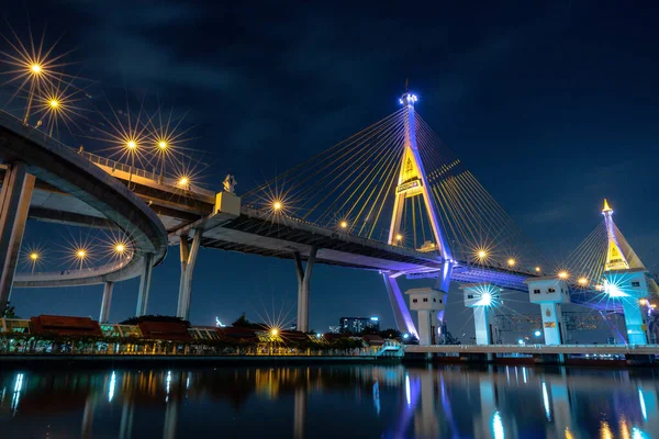 Bangkok Tailandia Diciembre 2021 Puente Colgante Bhumibol Cruza Río Chao — Foto de Stock