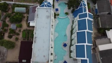 Bang Lamung ve Na Kluea deniz ürünleri pazarı, Chonburi, Tayland yakınlarındaki karada yerel Asya balıkçı teknelerinin hava görüntüsü..