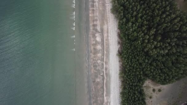 Vista Aérea Sobre Parque Nacional Laem Son Con Playa Olas — Vídeo de stock