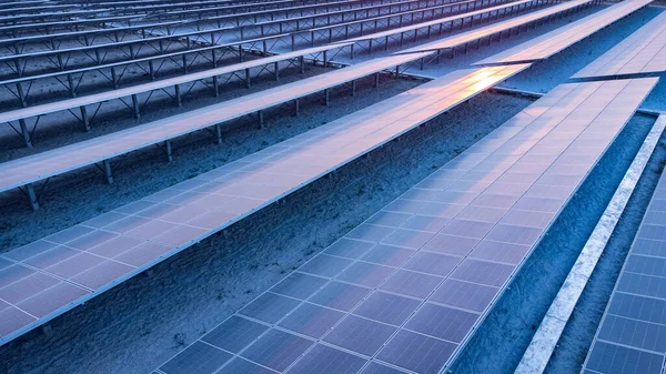 Visão Superior Dos Painéis Solares Célula Solar Fazenda Solar Iluminação — Fotografia de Stock