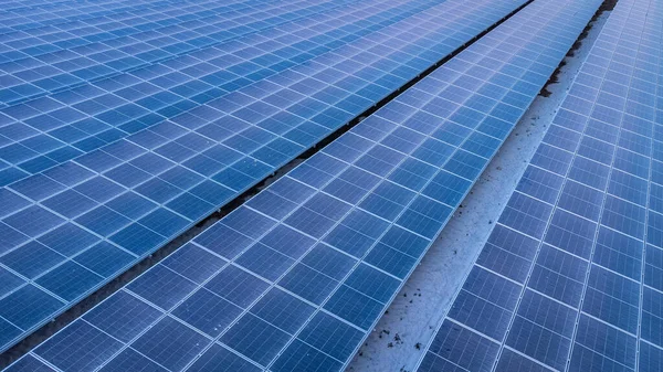 Visão Superior Dos Painéis Solares Célula Solar Fazenda Solar Iluminação — Fotografia de Stock