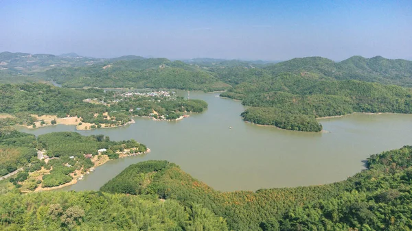 Bereich Des Huai Krathing Reservoirs Mit Bambusfloßunterstand Für Rafting Und — Stockfoto