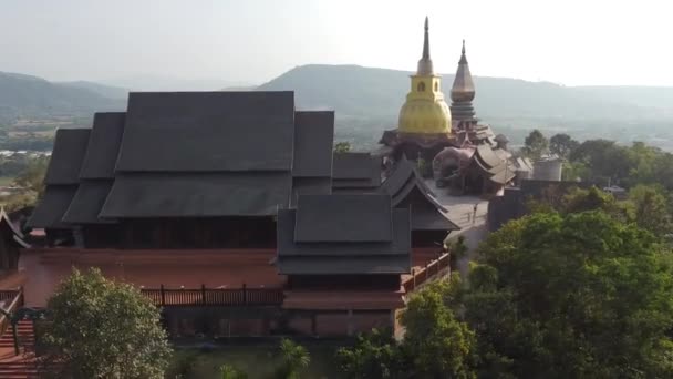 Wat Somdet Phu Ruea Ming Mueang Templo Voar Sobre Vista — Vídeo de Stock