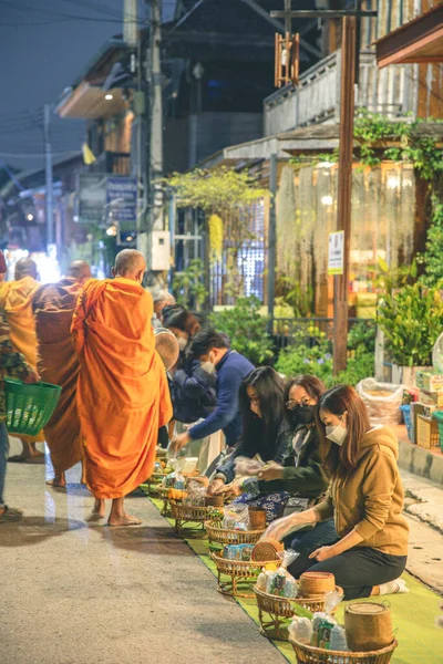 Chiang Khan Loie Tailândia Dezembro 2021 Muitas Pessoas Dão Esmolas — Fotografia de Stock