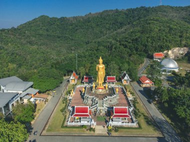 Tayland, Hatyai 'deki Hat yai Belediye Parkı' nda Buda 'ya tapanlarla.. 