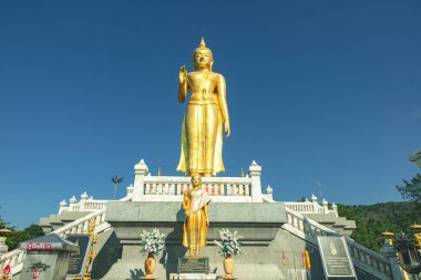 Hat yai 'nin şehir manzarası Hat yai belediye parkında, Songkhla, Tayland' da pedal botu ve park alanında piknik gibi aktivitelerle eğleniyor..