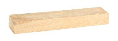 Tahta bar beyaz arka planda izole edilmiş, ön manzara. Çam ağacından bir kiriş. Tahta blok tahtası beyaz arkaplanda izole edildi