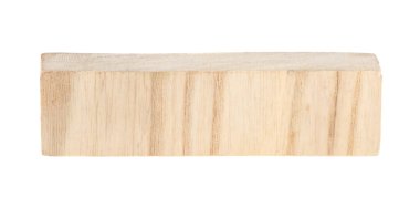 Tahta bar beyaz arka planda izole edilmiş, ön manzara. Çam ağacı kirişi.