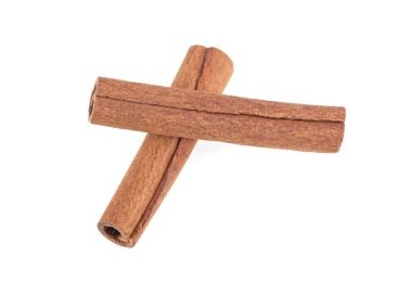 beyaz zemin üzerinde izole iki tarçın sopa