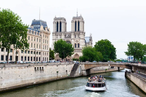 Parijs Frankrijk Juli 2010 Tourboot Seine Rivier Nadert Notre Dame — Stockfoto
