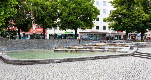 Münih, Almanya - 4 Temmuz 2011: Rindermarkt - Brunnen. Rindermark Çeşmesi Rindermart (sokak) boyunca halka açık bir meydanda).