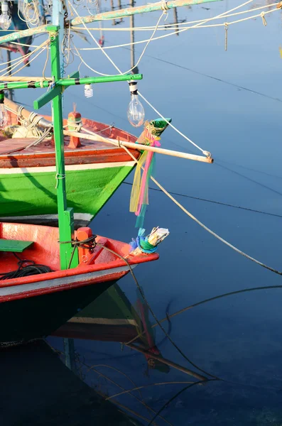 Bateau de pêcheur à terre au quai de pêche à Hua Hin . — Photo