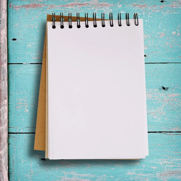 Open blank notebook on grunge wood background in green color. — Stock Photo, Image