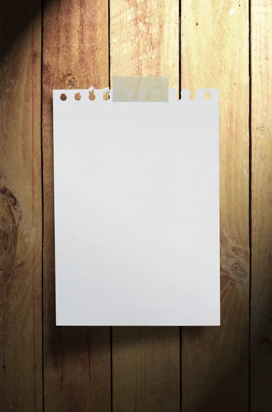 Carta stracciata bianca su pannelli di legno — Foto Stock