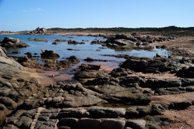 Punta Li Francesii sahili manzarası