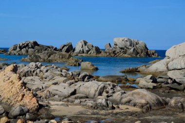 Punta Li Francesii sahili manzarası