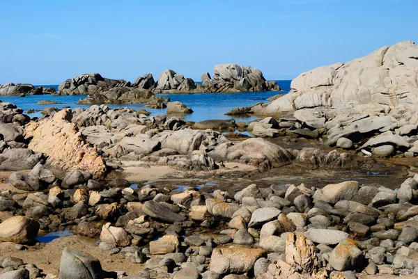 Punta Li Francesii sahili manzarası