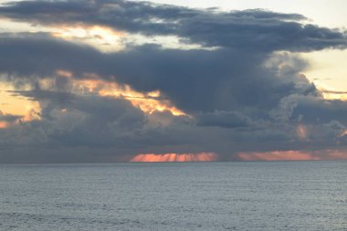Porto Ferro Körfezi 'nde günbatımı