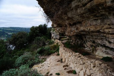 Kraliçe Via Ferrata 'ya giden yol.