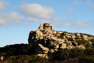 Terk edilmiş Garassini askeri bataryalarının görüntüsü