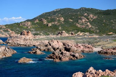 Cala Sarraina sahili manzarası