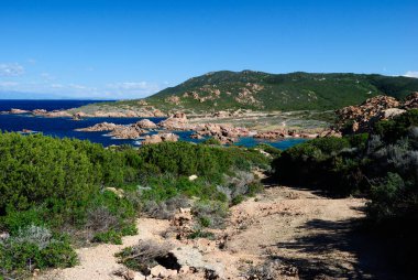 Cala Sarraina sahili manzarası