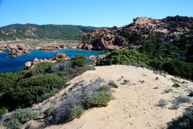 Cala Sarraina sahili manzarası