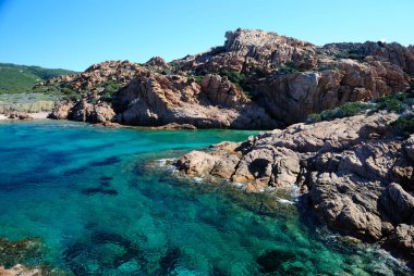 Cala Sarraina sahili manzarası