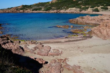 Cala Sarraina plajı manzarası