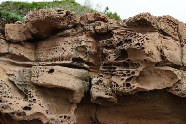 Porto Ferro plajında kaya oluşumları