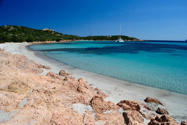 Petra Ruja plajı manzarası