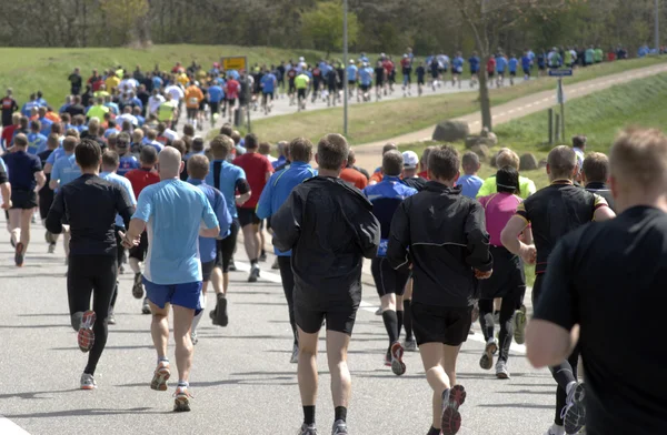 Corredores por todo el camino — Foto de Stock