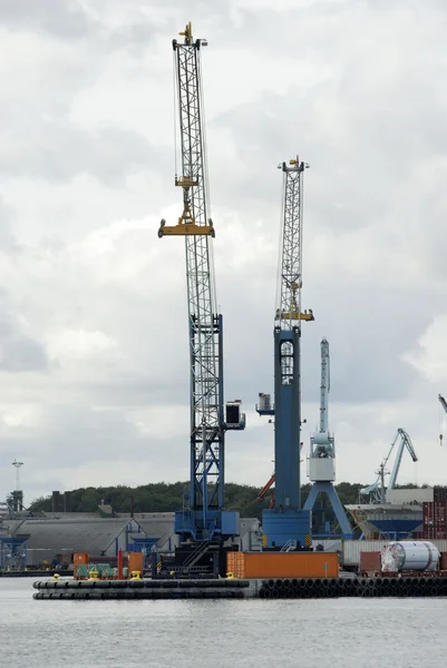 Containerhafenkräne — Stockfoto