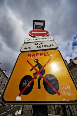 Paris trafik işaretleri