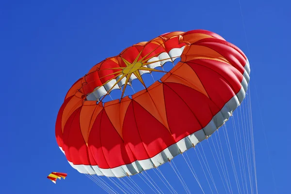 空気中の 2 つの凧 — ストック写真