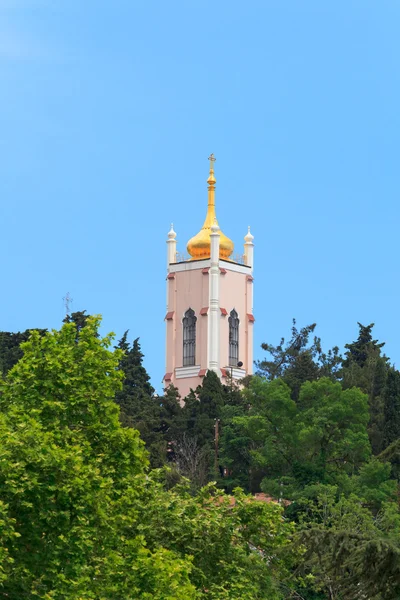 Вид на церковь Св. Иоанна Златоуста в Ялте. Крым — стоковое фото