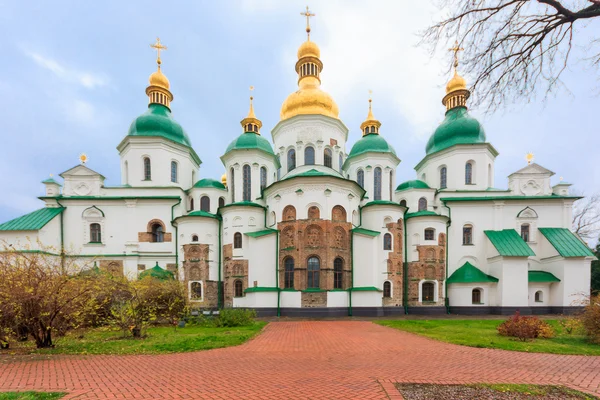 Uitzicht op de kathedraal St. Sofia. Kiev. Oekraïne — Stockfoto