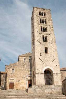 Orta İtalya, Avrupa 'da antik bir ortaçağ şehri olan Anagni' nin resmi.