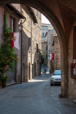 Orta İtalya, Avrupa 'da antik bir ortaçağ şehri olan Anagni' nin resmi.