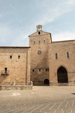Orta İtalya, Avrupa 'da antik bir ortaçağ şehri olan Anagni' nin resmi.