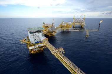 büyük offshore petrol sondaj platformu