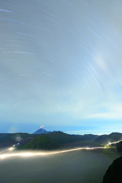 Όμορφο μονοπάτι αστέρι εικόνα βρωμο ηφαίστειο, Ινδονησία — Φωτογραφία Αρχείου