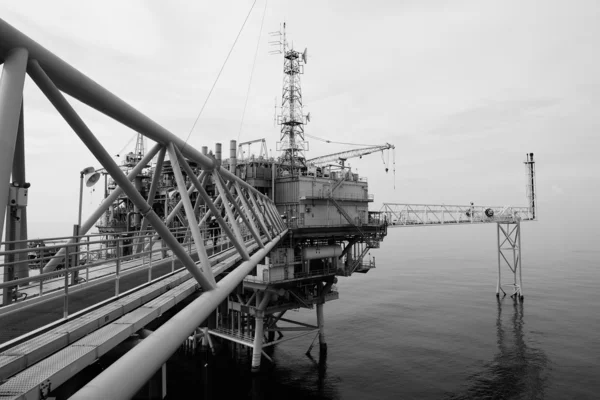 offshore petrol sondaj platformu
