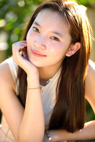 Portrait of beautiful healthy asian girl — Stock Photo, Image