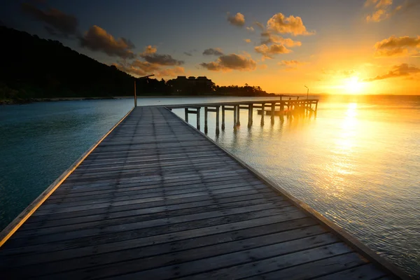 The beautiful wooden pier with sunrise at Rayong, Thailand — Stock Photo, Image