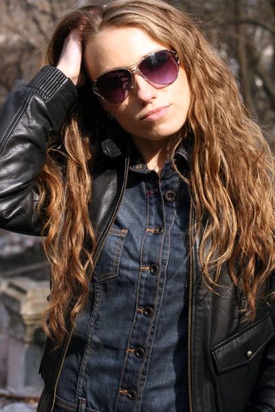 Sexy girl in sunglasses — Stock Photo, Image