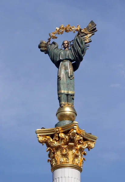 Engel standbeeld, kiev, Oekraïne — Stockfoto
